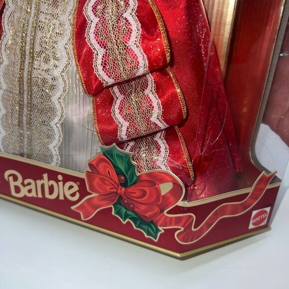 Mattel Barbie 1997 Happy Holidays Barbie, Damaged Box .. otherwise BRAND NEW - Picture 3 of 7